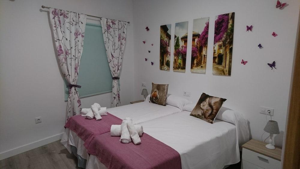 Apartamentos Coso De San Albin Merida Exterior photo